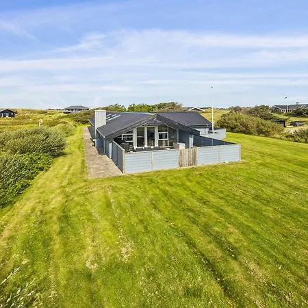 Renovated With 4 Bedrooms 800 Meters From The North Sea *
