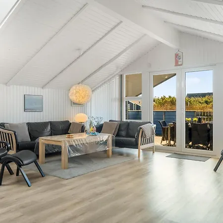 Renovated With 4 Bedrooms 800 Meters From The North Sea Hébergement de vacances