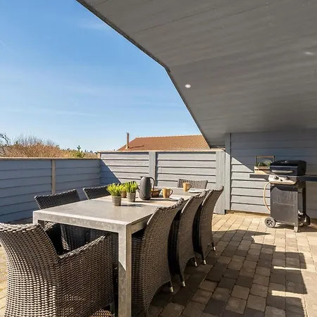Renovated With 4 Bedrooms 800 Meters From The North Sea Hébergement de vacances *