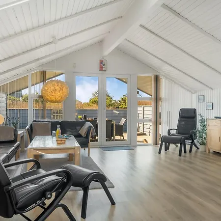 Renovated With 4 Bedrooms 800 Meters From The North Sea Feriehus Thisted