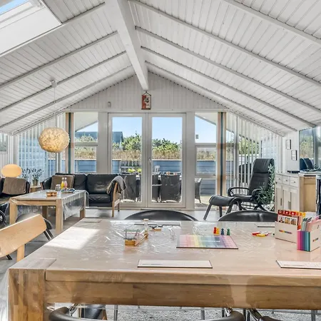 Feriehus Renovated With 4 Bedrooms 800 Meters From The North Sea