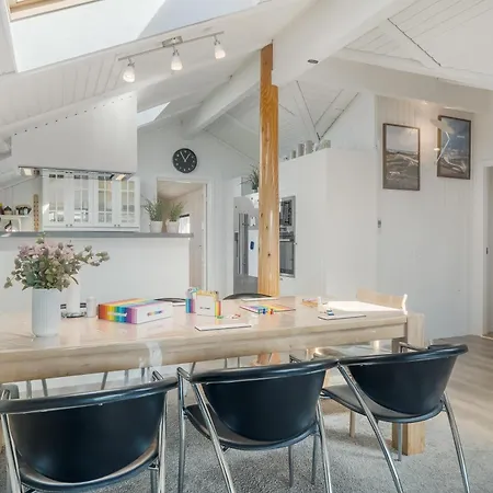 Renovated With 4 Bedrooms 800 Meters From The North Sea * Thisted