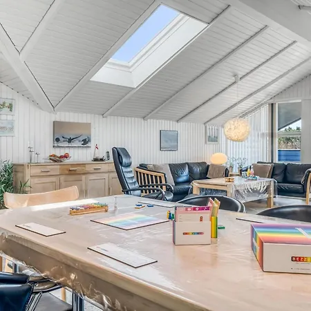 Feriehus Renovated With 4 Bedrooms 800 Meters From The North Sea *