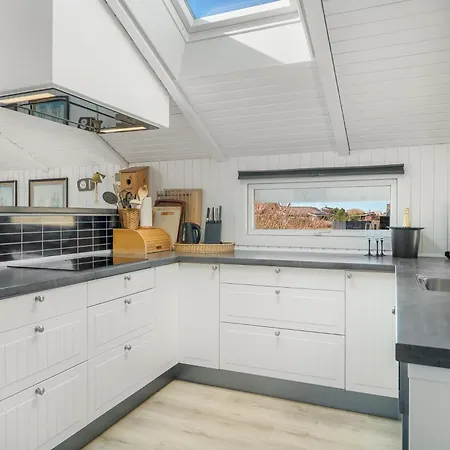 Renovated With 4 Bedrooms 800 Meters From The North Sea
