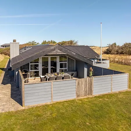 Renovated With 4 Bedrooms 800 Meters From The North Sea