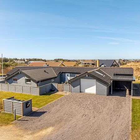 Renovated With 4 Bedrooms 800 Meters From The North Sea *