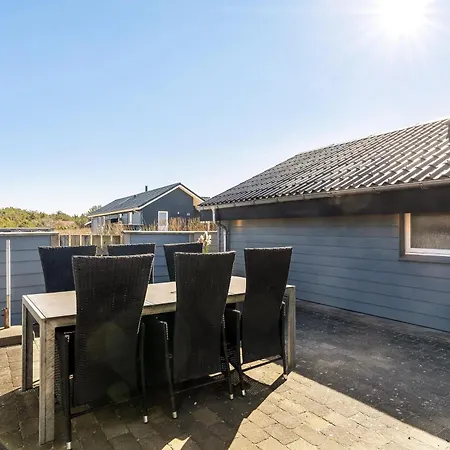 Сasa de vacaciones Renovated With 4 Bedrooms 800 Meters From The North Sea *